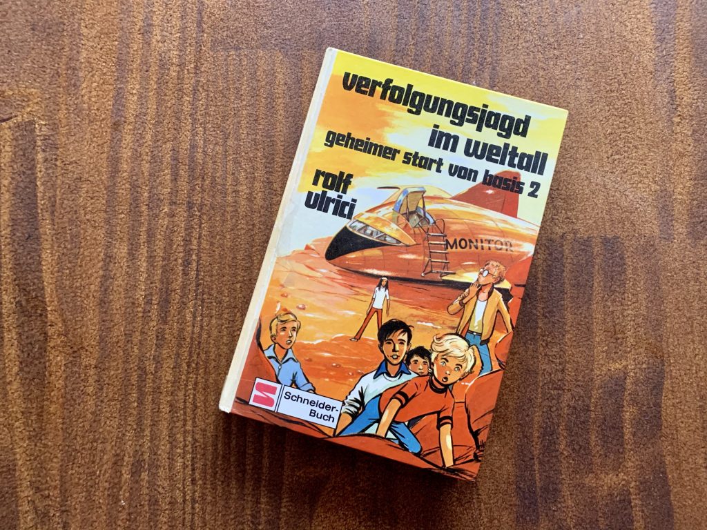 Verfolgungsjagd im Weltall - Rolf Ulrici - Illustration: Hans Held - Buchcover